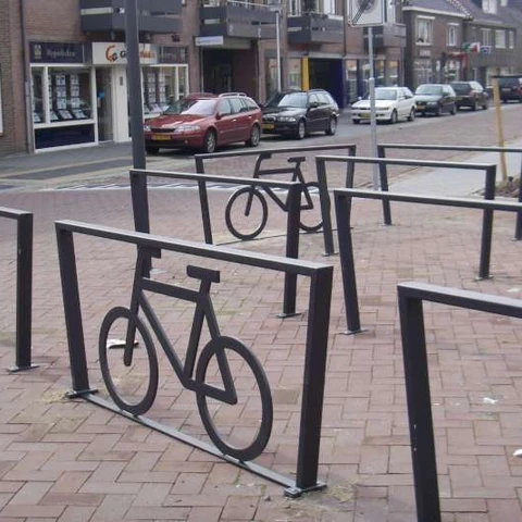 Fahrradständer Cubic XL Befestigung auf Bodenbelag als Beispiel 1