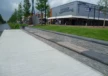Kaimauer mit Holzsitzauflagen Dorfzentrum Stadskanaal