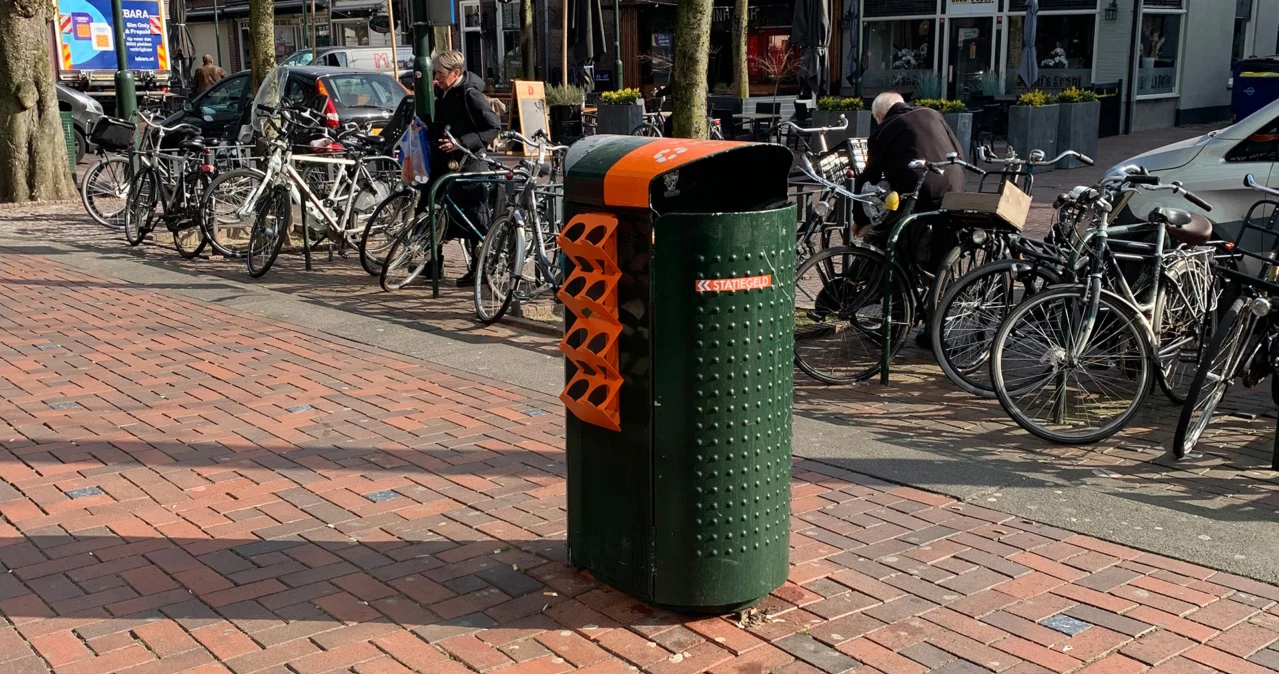 Statiegeldbeugel / Doneerring voor plastic statiegeldflesjes aan afvalbakken 1