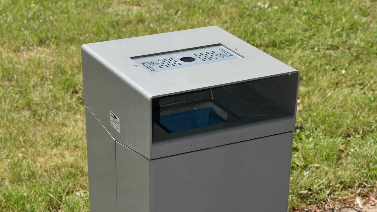 Afvalbak Quadrat met asbak in bovenkap