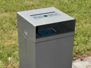 Afvalbak Quadrat met asbak in bovenkap