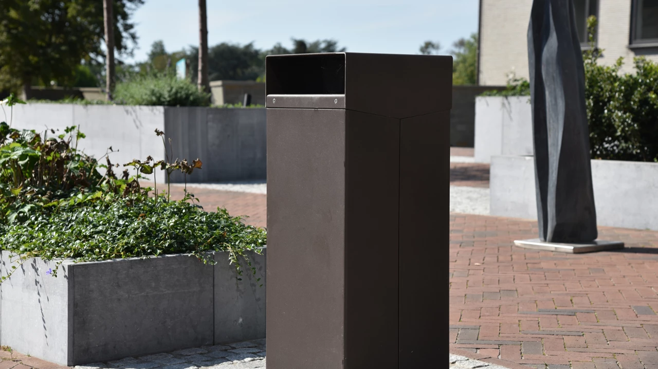 Quadrat litter bins 6