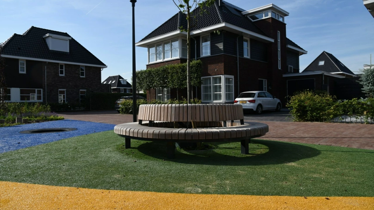 Boombank Plane deluxe met rugleuning voor de openbare ruimte
