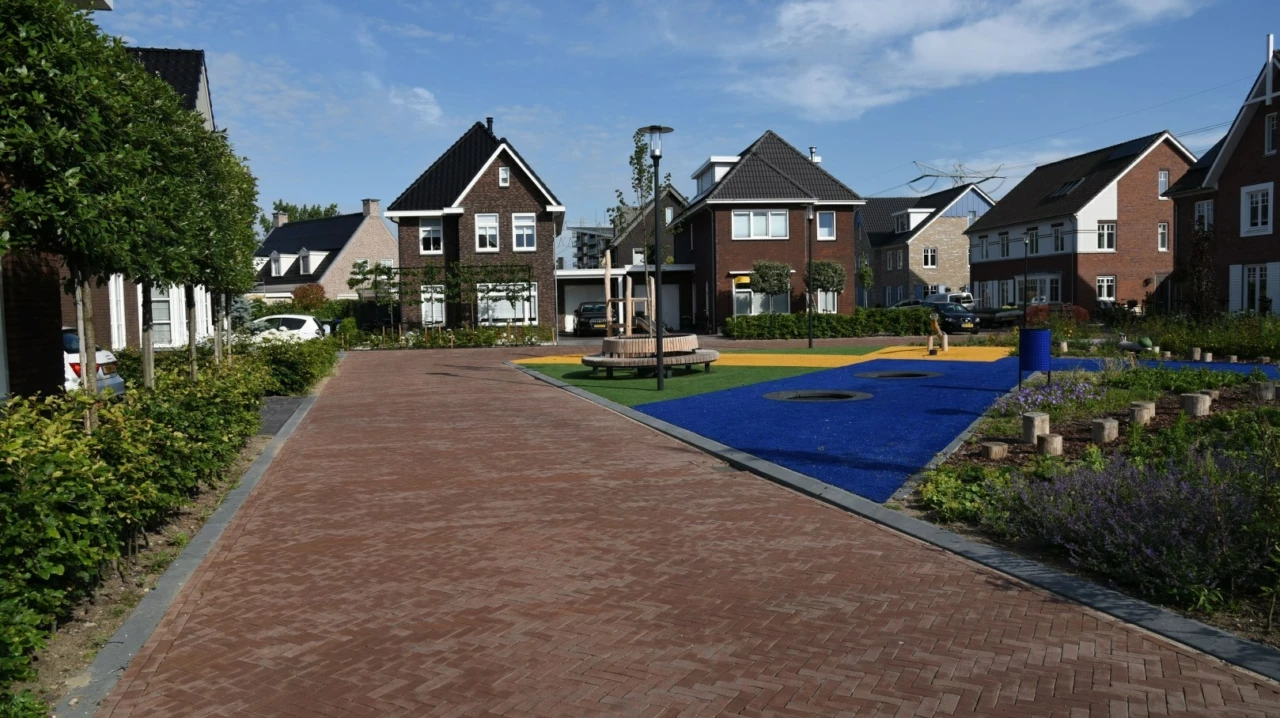 Boombank Plane deluxe met rugleuning voor de openbare ruimte