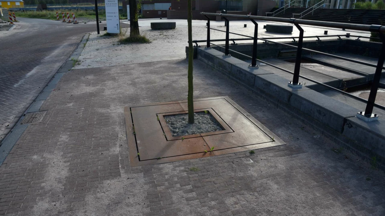 Boomrooster Square corten voor de openebare ruimte 2