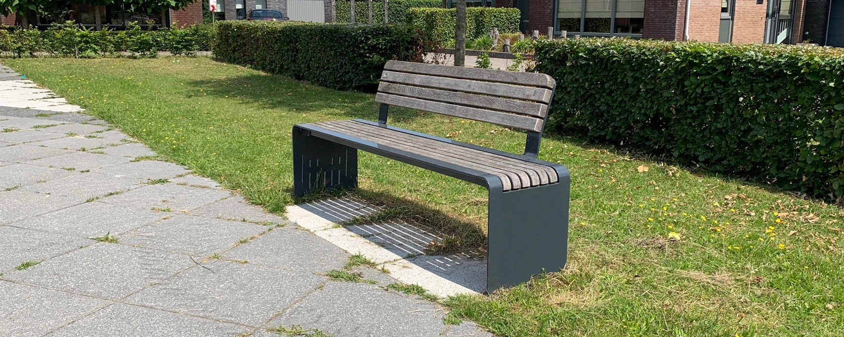 Bend enkelzits met rugleuning latten header