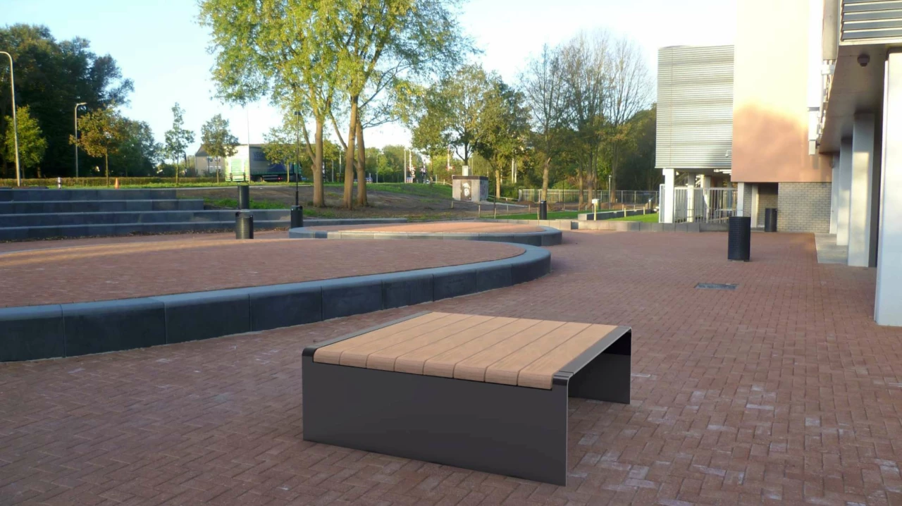 Buitenbank Bend poef planken