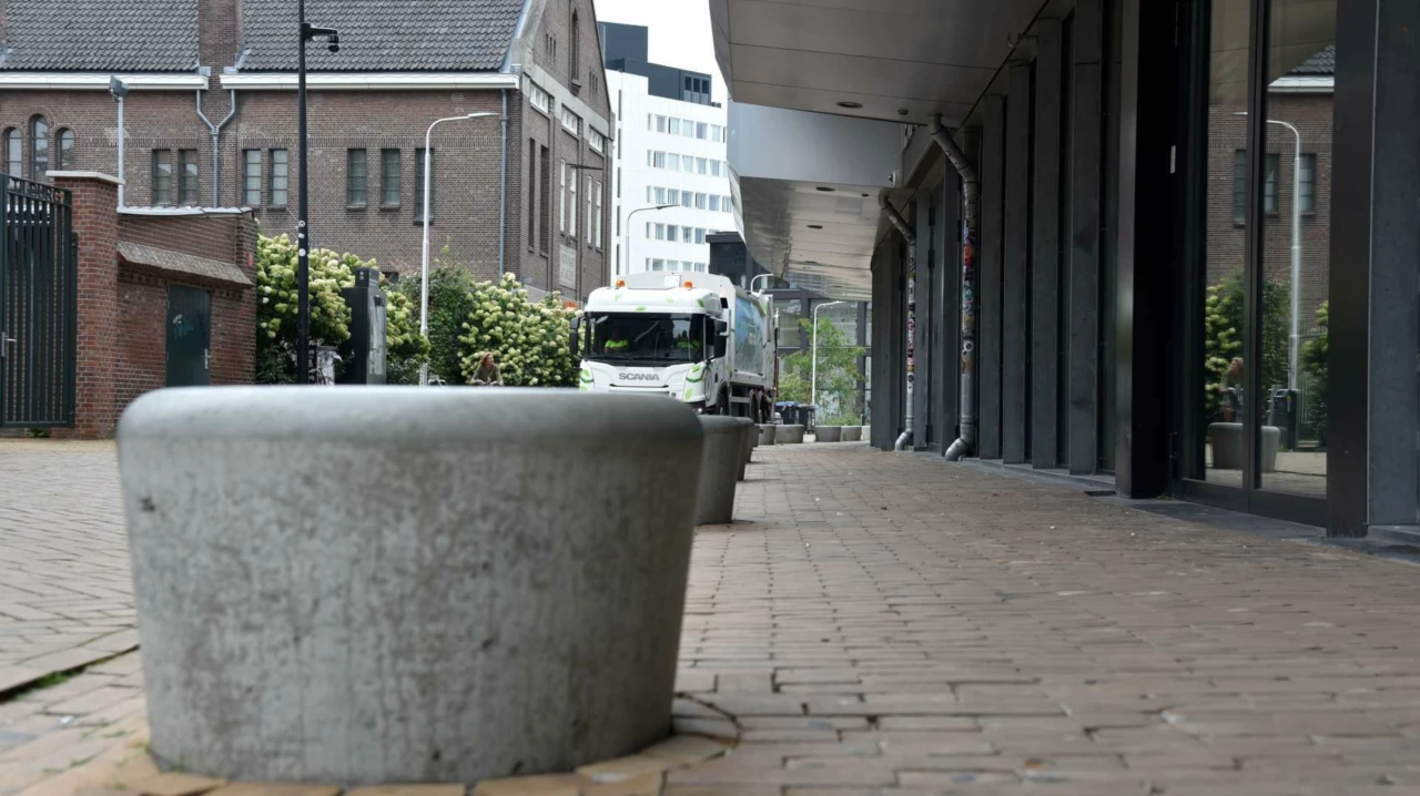 Buitenbank Grid poef 2 voor de openbare ruimte 2