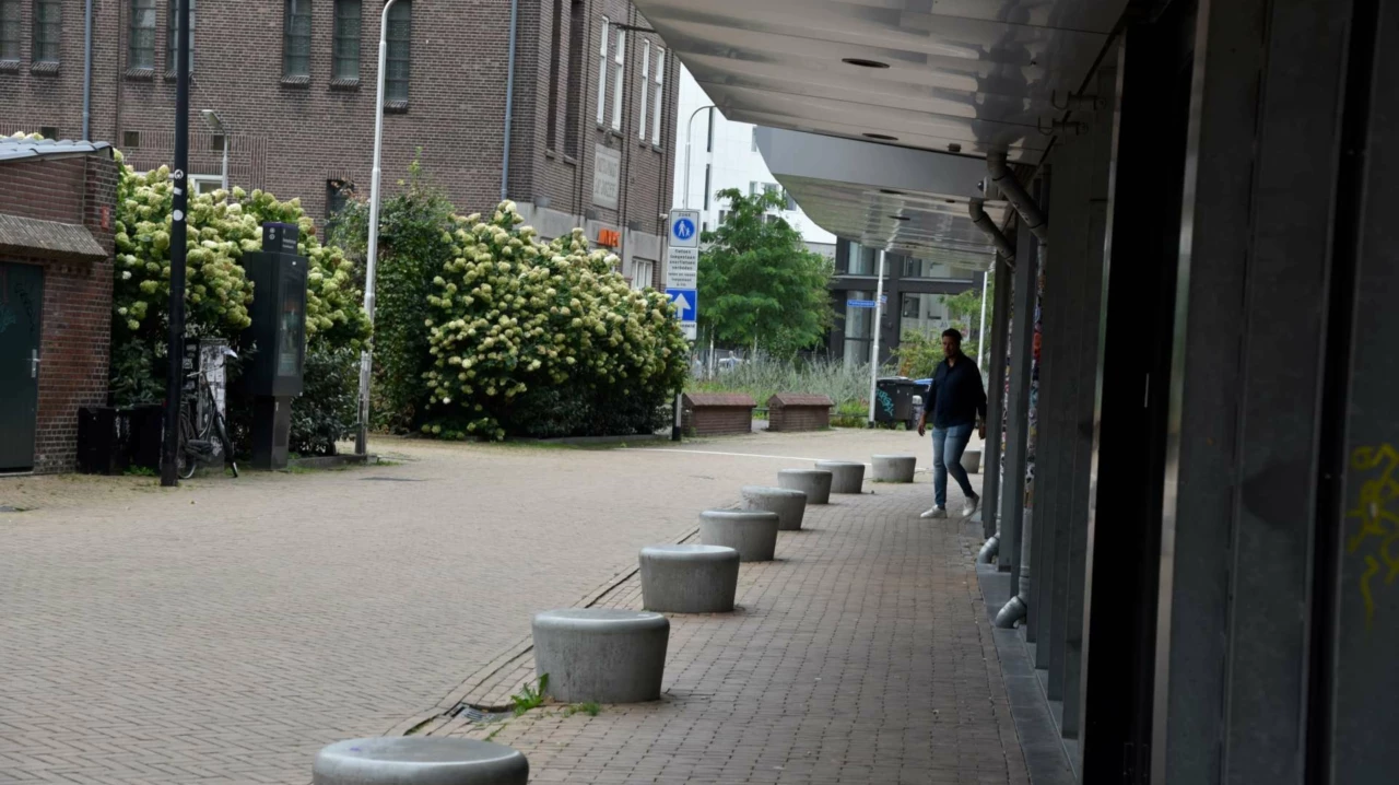 Buitenbank Grid poef 2 voor de openbare ruimte 3