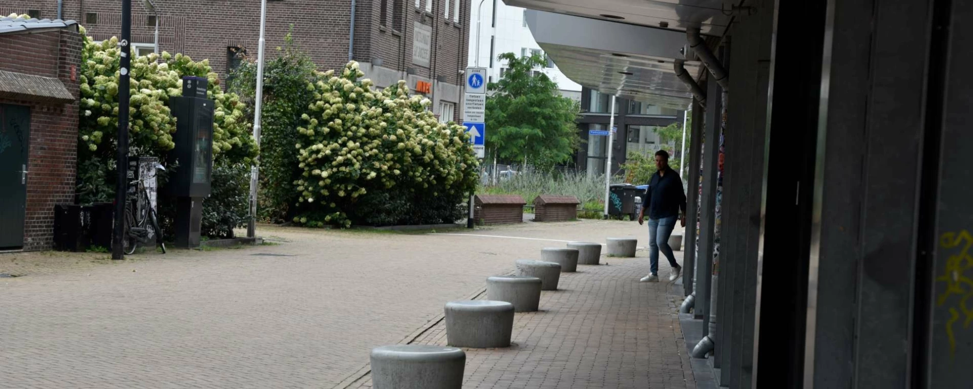 Buitenbank Grid poef 2 voor de openbare ruimte 3