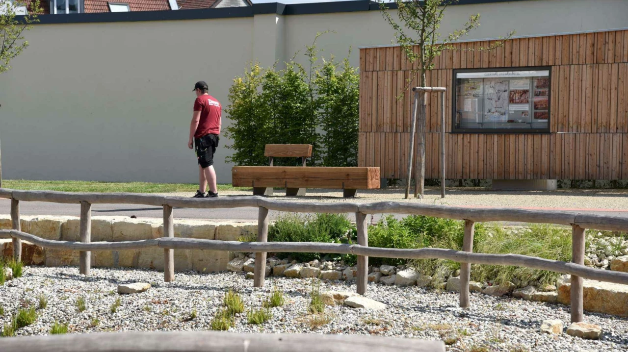 Pure Einzelsitz mit Rückenlehne (3000) Parkbänke Grijsen