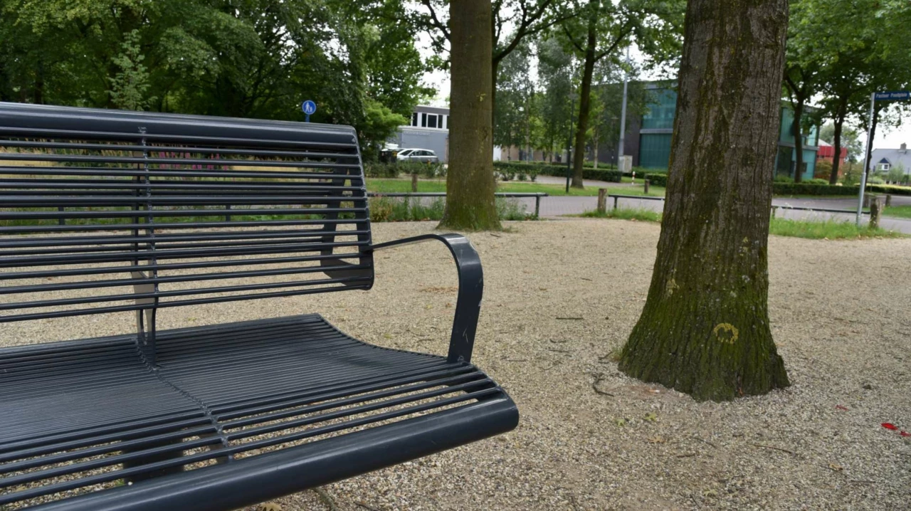 Buitenbank Wenters enkelzits met armleuning voor de openbare ruimte