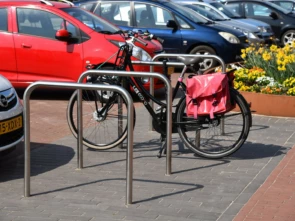 Fietsbeugel Nietje Dubbel voor de openbare ruimte