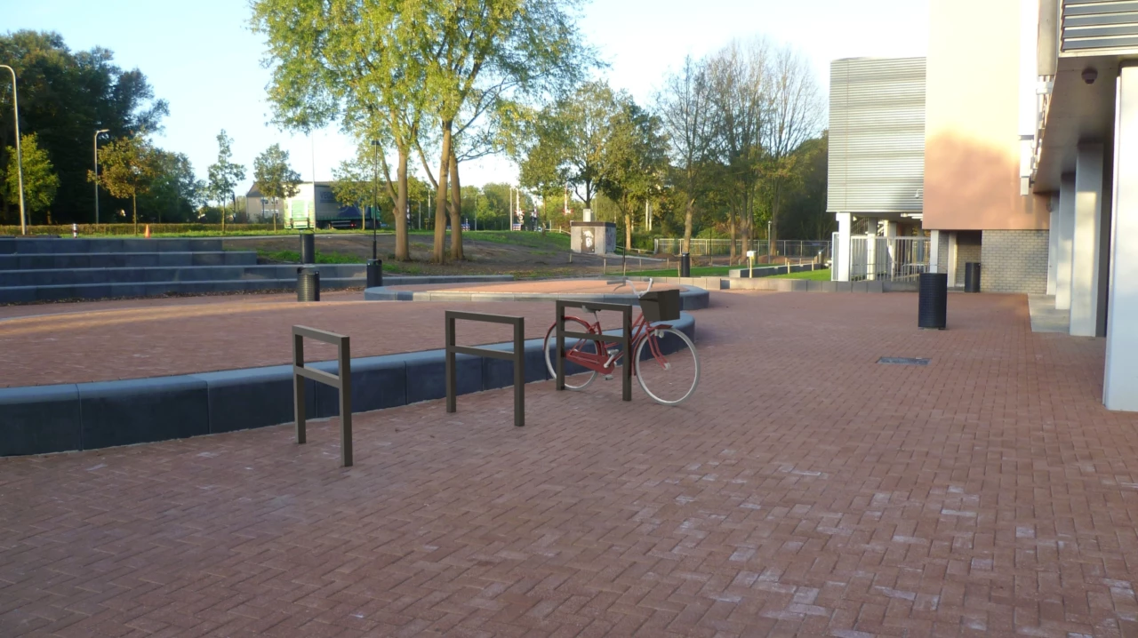 Fahrradbügel Square mit Querstange Rendering