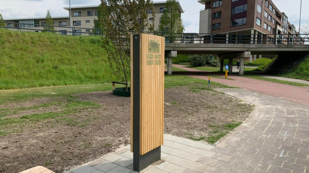 Informatiezuil Houten zuil openbare ruimte