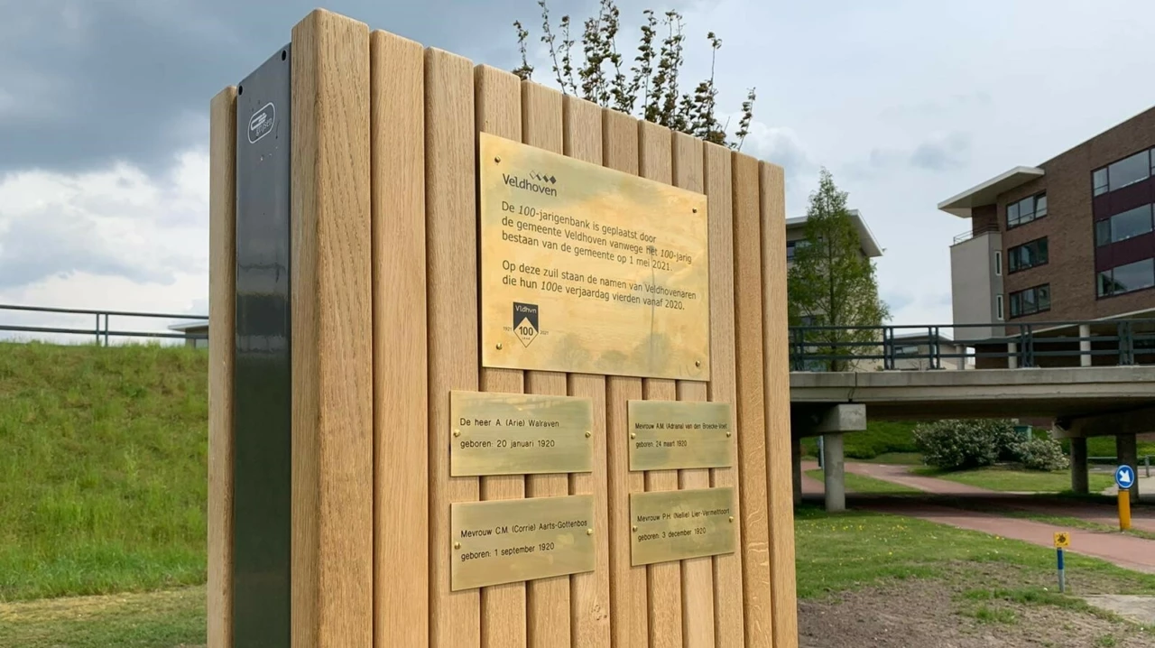 Informatiezuil Houten zuil openbare ruimte