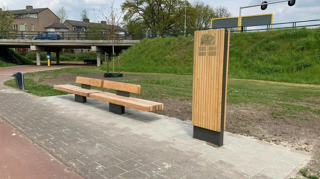 Informatiezuil Houten zuil openbare ruimte