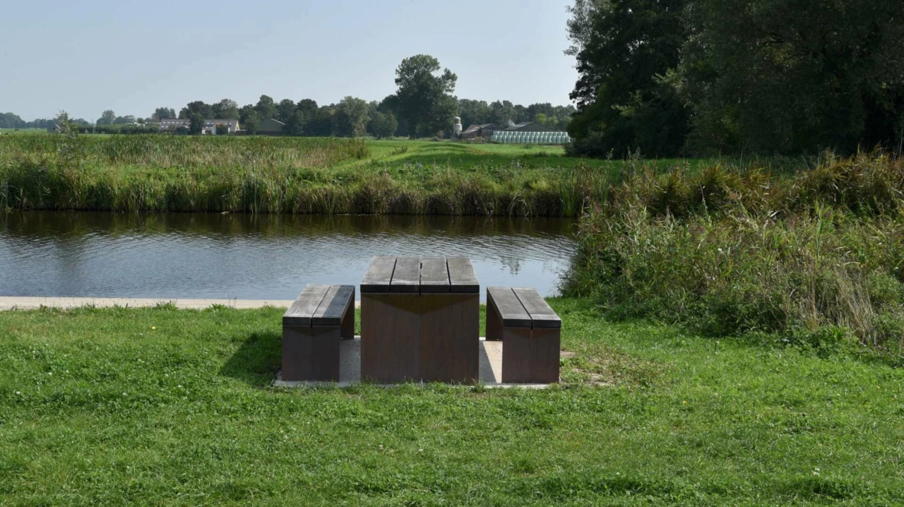 Picknickset Quadrat corten voor de openbare ruimte 2