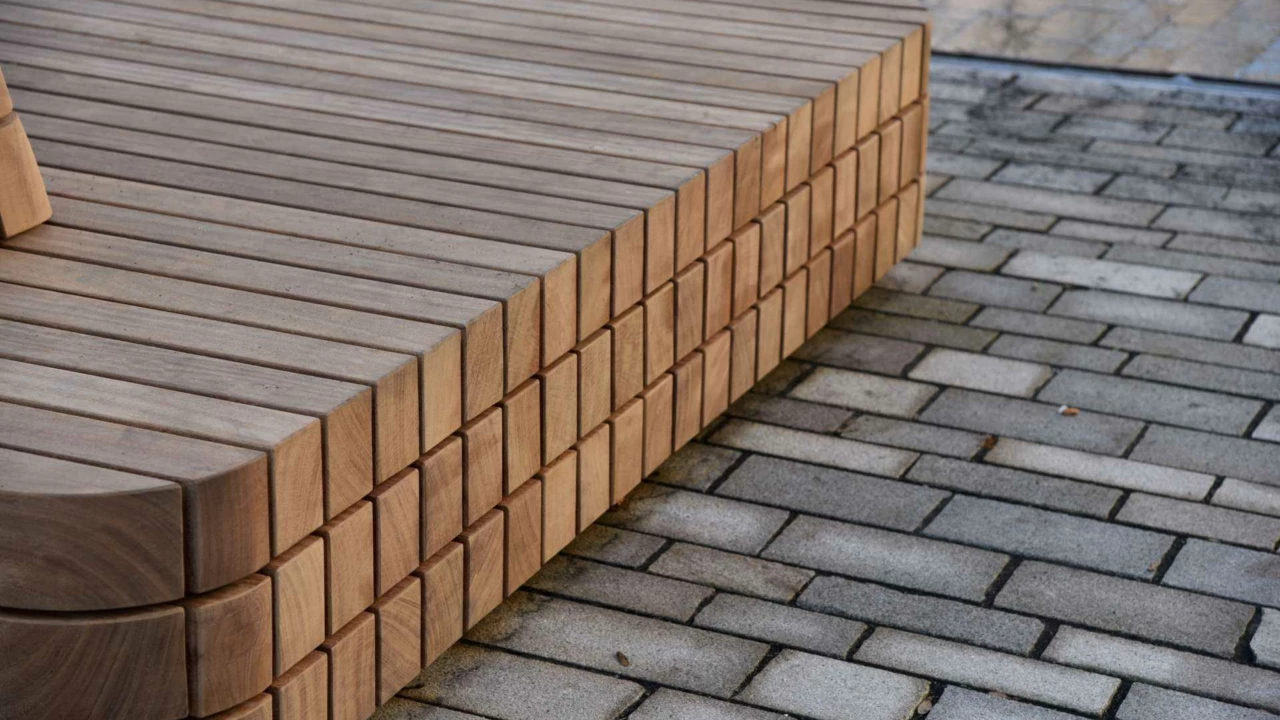 Parkbank Plane Solid Doppelsitz mit Rückenlehne Sondermodell Marktplatz Fröndenberg
