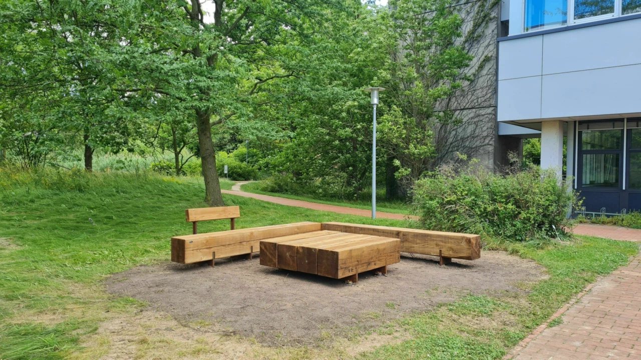 Göttingen Uni Pure mit und ohne Rückenlehne und großer Hocker 3 klein