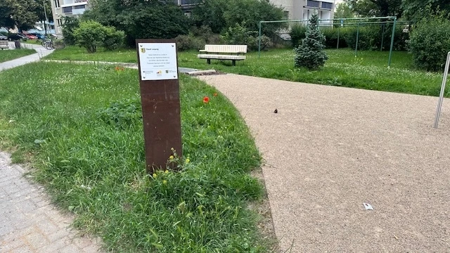Leipzig Dölziger Weg Bänke Tisch und Stuhl Accoya 2
