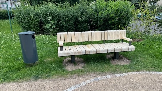 Leipzig Dölziger Weg Bänke Tisch und Stuhl Accoya 3