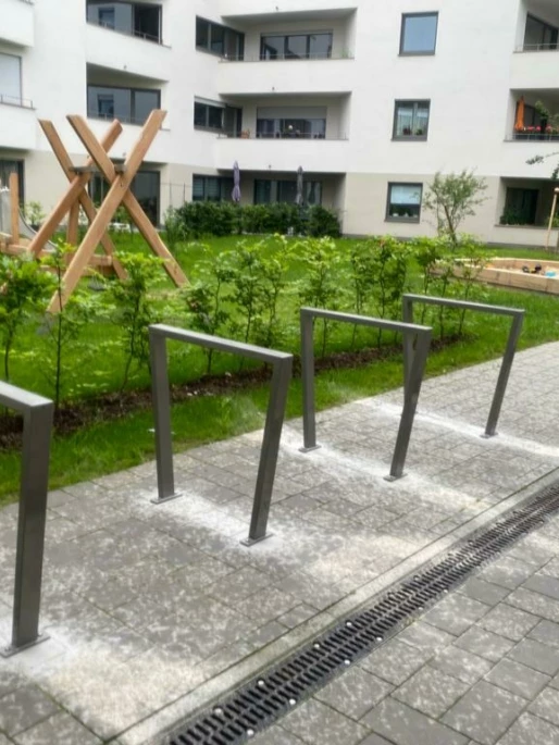 BV Memmingen GRID Elemente und Fahrradständer Cubic Grijsen 7