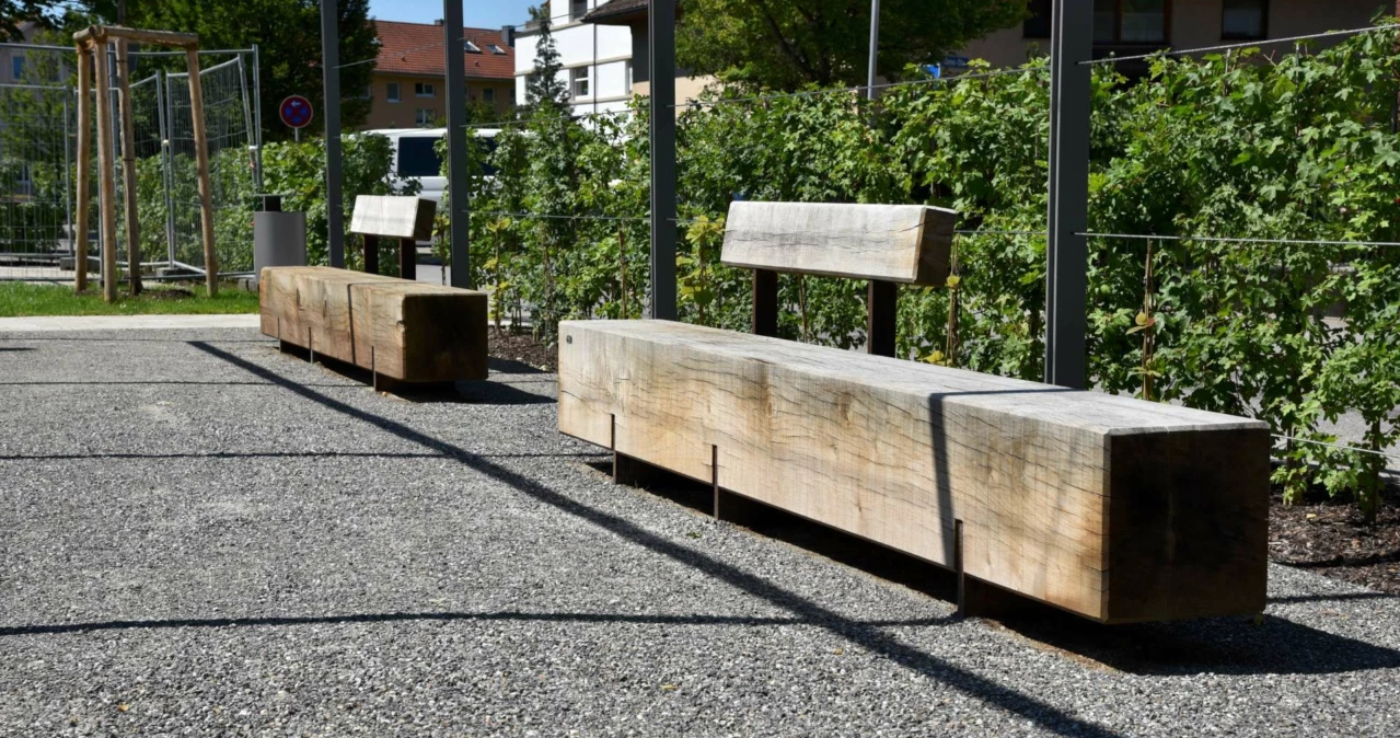 Stahringen Dorfplatz Pure EiParkbänke Pure Einzelsitz mit Rückenlehne (3000) Dorfplatz Stahringenche