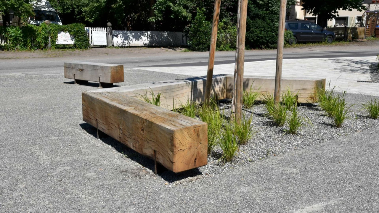 Baumbänke Pure Sondermodell Dorfplatz Stahringen