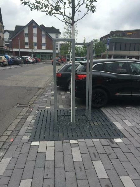 Voerde Rathausplatz Mai 2017 Prius Quadra Square64