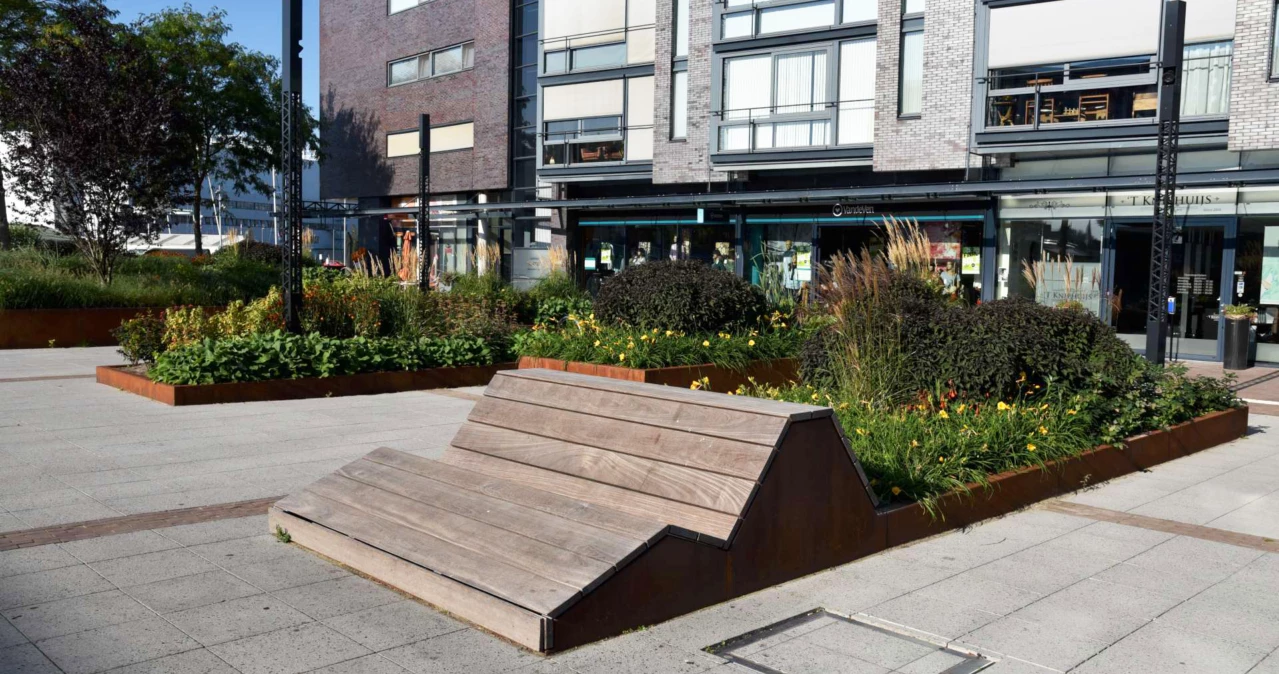 Alblasserdam Raadhuisplein Maatwerk Cortenstaal 52