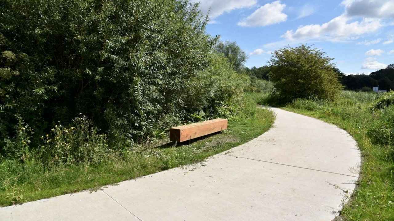 Almere Kromslootpark - Pure enkelzits buitenbank voor de openbare ruimte 2