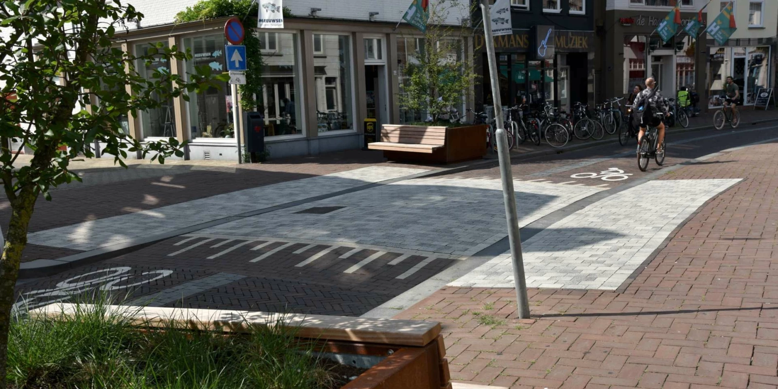Breda Haagdijk Demontabele plantenbakken bloembakken met houten zitting 8