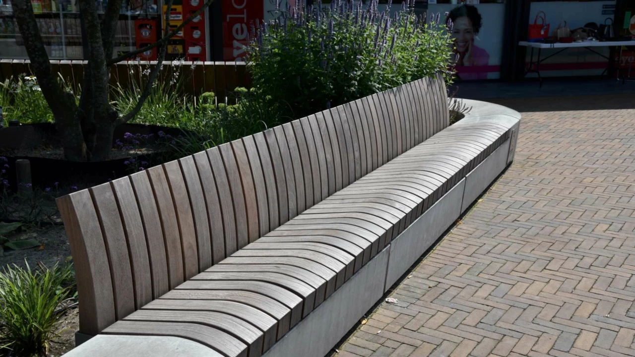 Dommelen Winkelcentrum de Belleman Maatwerk buitenbank driehoek 29