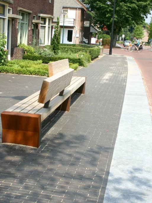 Parkbänke aus Metall: Cortenstahl Quadrat