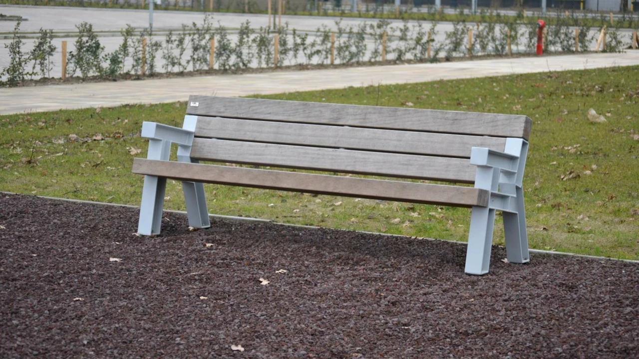 Parkbank mit Metall: Aluminiumguss Big Bench