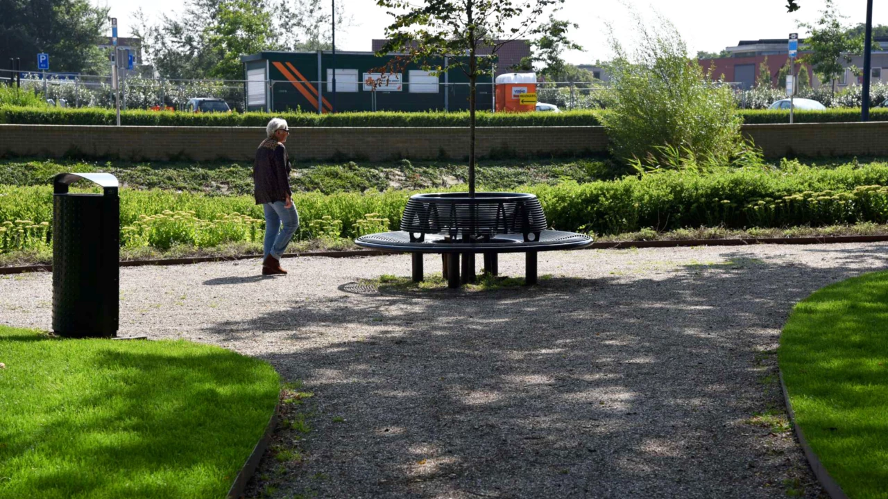 Harlingen Harmenspark Wenters boombank met rugleuning 5