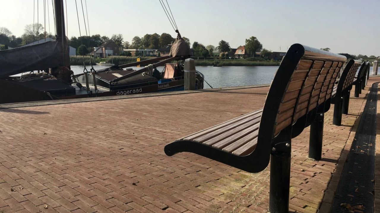 Hasselt Boulevard Zwarte Water Cruzado enkelzits met rugleuning hout 2