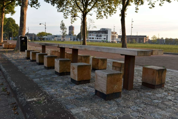 Pure Eco Eiken picknickset met kleine poefjes