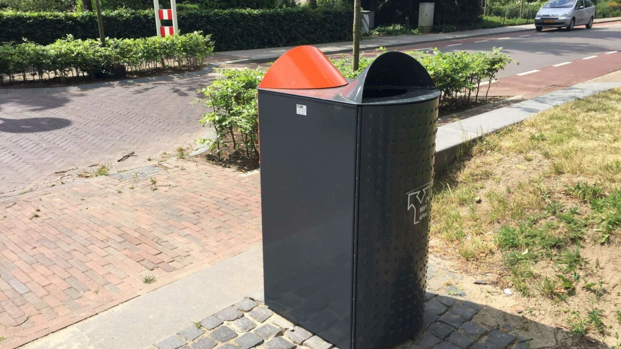 Abfallbehälter Column 200 Außenbereich Hummelo