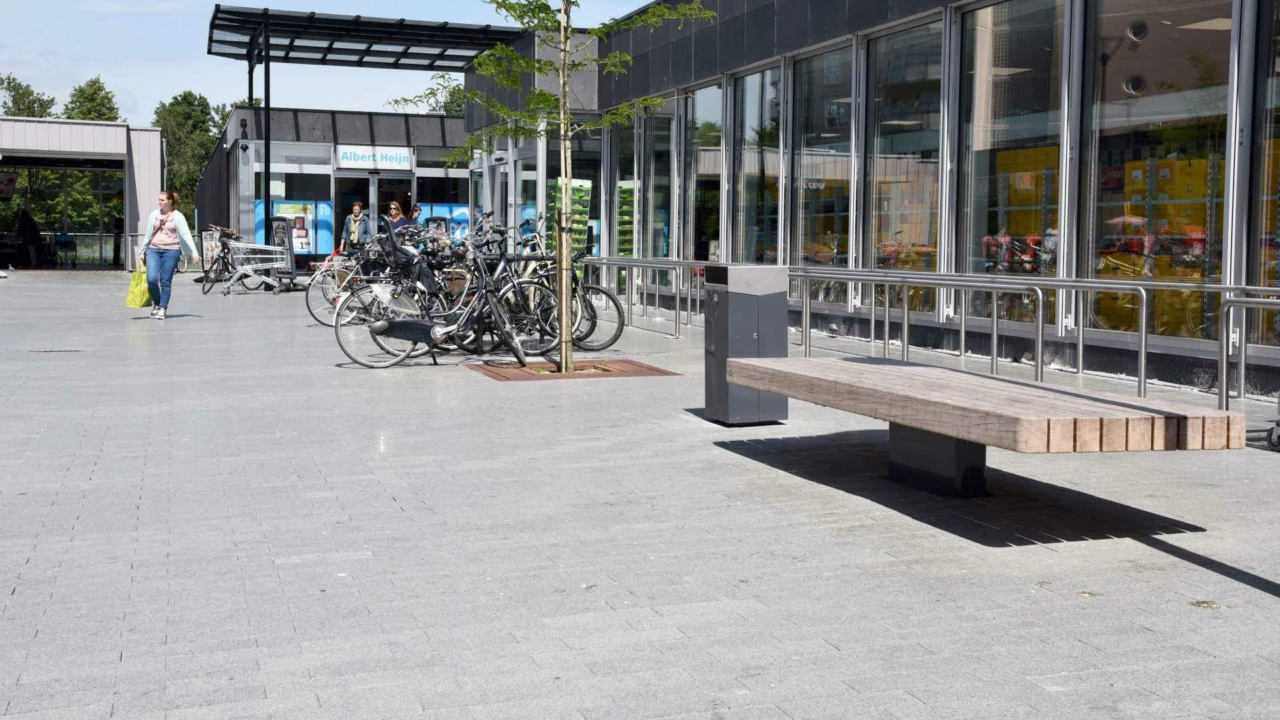 Abfallbehälter Quadrat 70 Fahrradbügel Rondo doppel Baumrost Square Parkbankank Plane II Doppelsitz Sterrenhof Spijkenesse