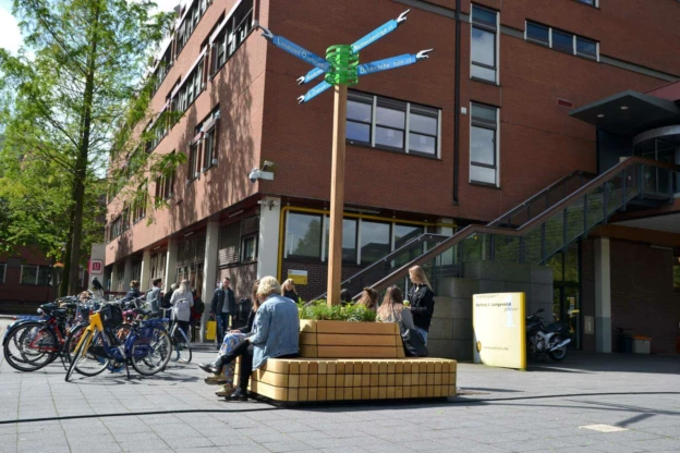 Utrecht Universiteit Plane Solid Plantenbank met rugleuning 5