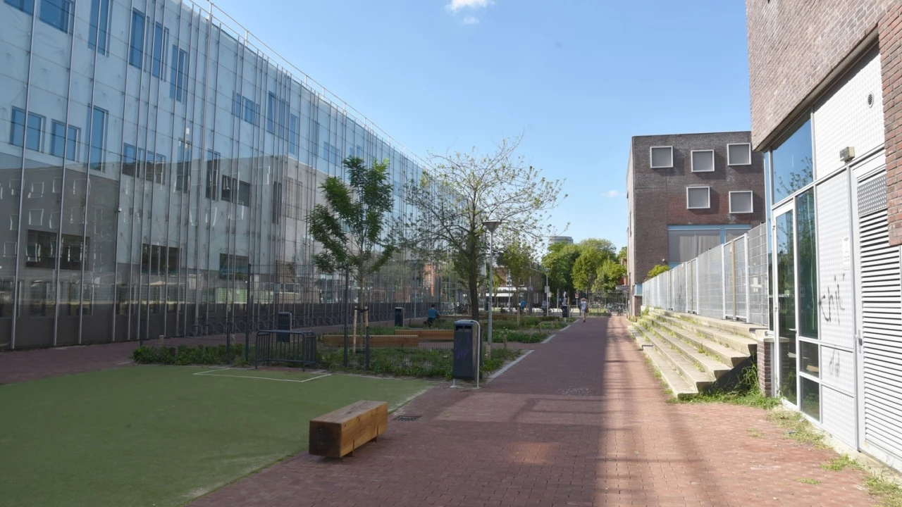 Utrecht Willem Sluyterstraat Grafisch Lyceum Utrecht Buitenbank Pure Eco Douglas 1500 12