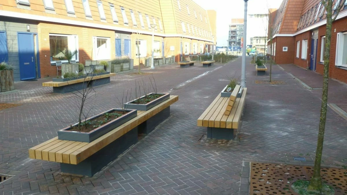 Buitenbank straatmeubilair plane plantenbak custom made 2 1200x879