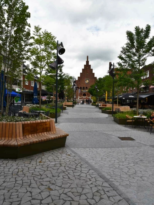 Waalwijk Raadhuisplein en Markt 53