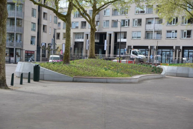 Marktplein Zeist Muurbank Constructo 102 Maatwerkbank voor Voorzieningenkast Nietje 12