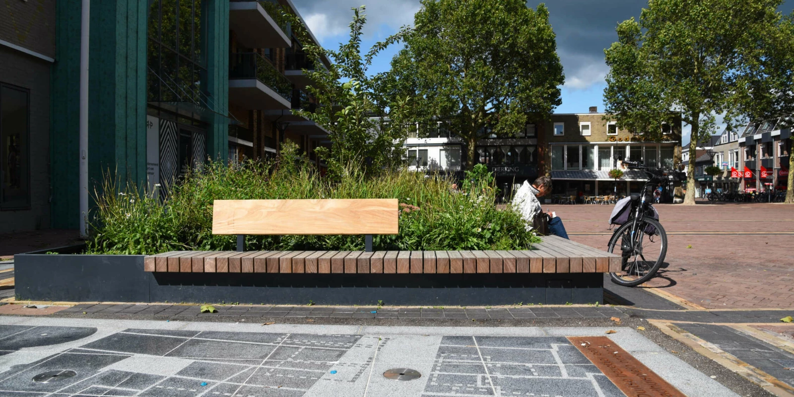 Zevenaar Raadhuisplein Maatwerk Plantenbakken met zitvlak 25