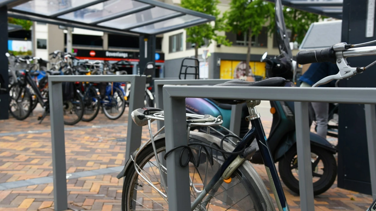 Zoetermeer Cubic dubbel fietsbeugels Grijsen Straatmeubilair 3