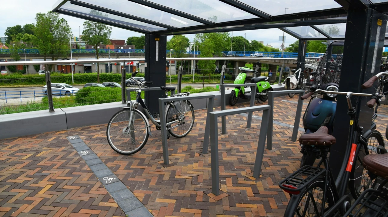 Zoetermeer Cubic dubbel fietsbeugels Grijsen Straatmeubilair 2