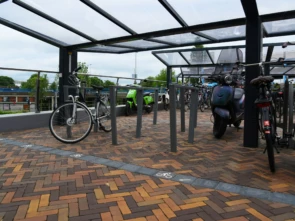 Zoetermeer Cubic dubbel fietsbeugels Grijsen Straatmeubilair 1